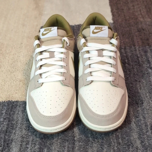 Nike Dunk Low Mens Sneaker - Picture 2 of 8